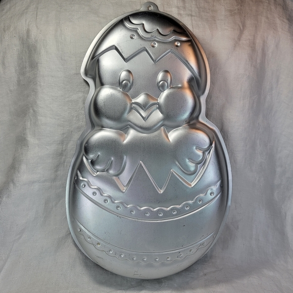 Wilton Other - Wilton Chick In Egg Cake PAN 1985 Hatched Easter 2105-2356 (2 layer mix) *Read